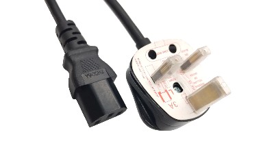 這個插頭設(shè)計(jì)專為防范熊孩子觸電--電源線廠家